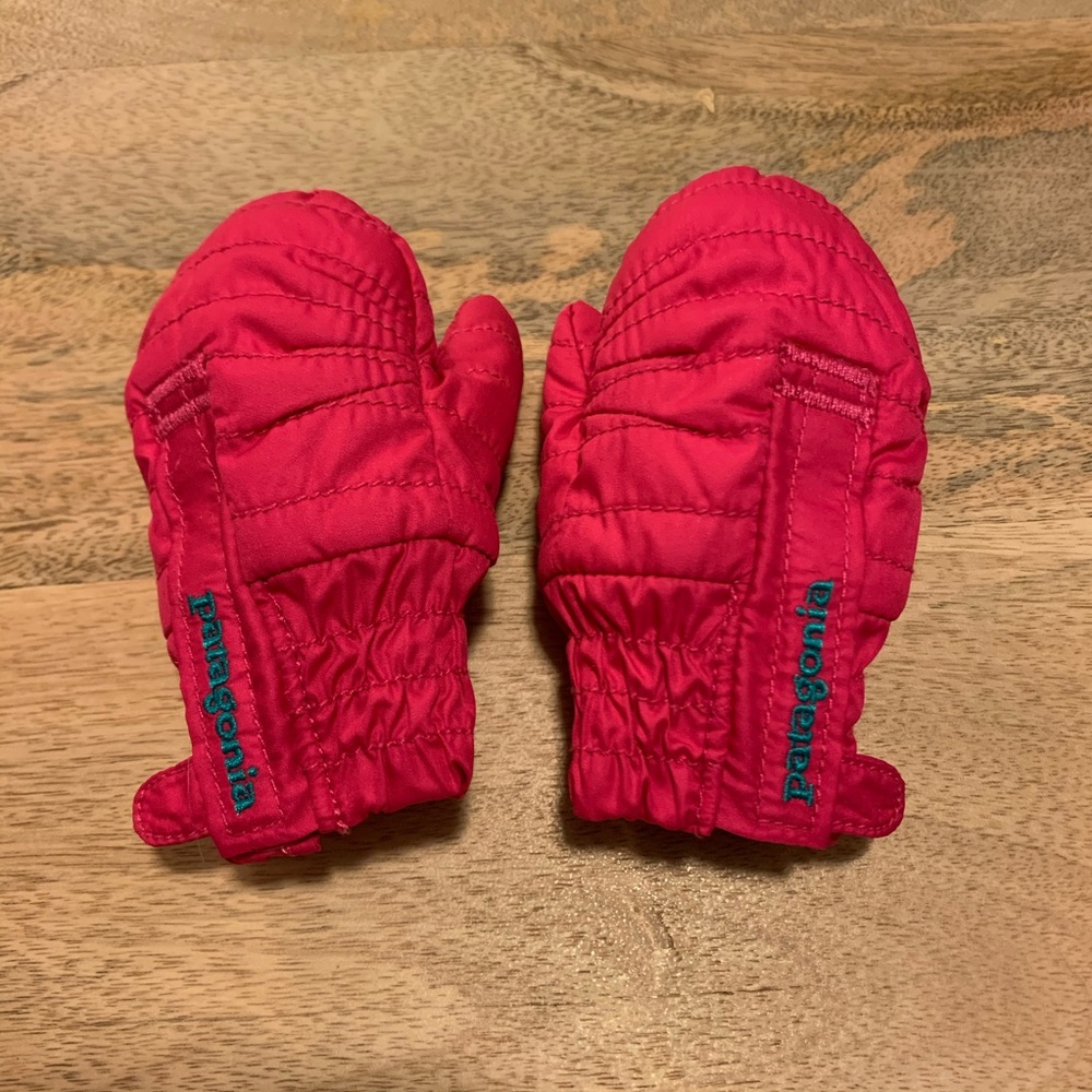 Patagonia Pink Infant Mittens - New, No Tags